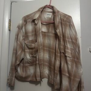 Abercrombie & Fitch Women's light brown and white Plaid cropped flannel